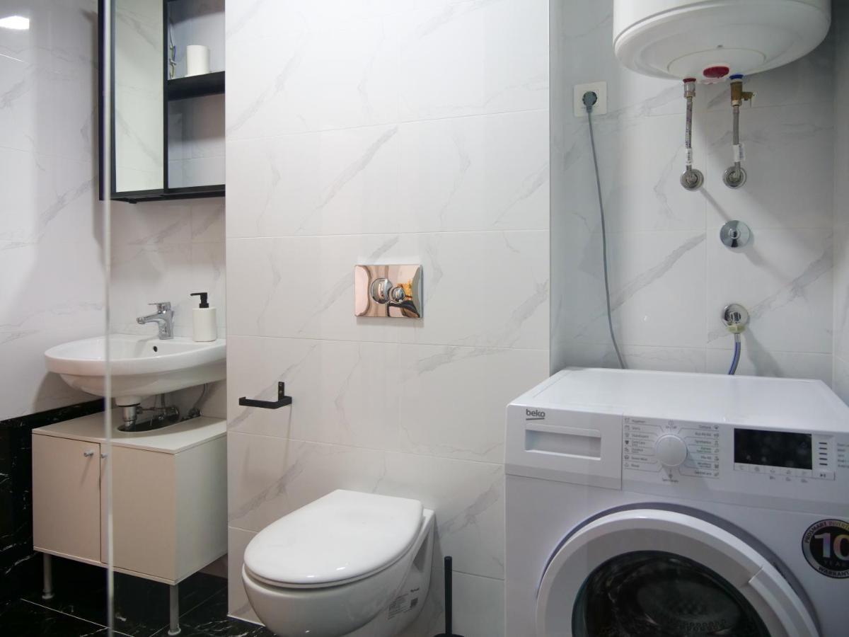 Contemporary Nikic Apartment *